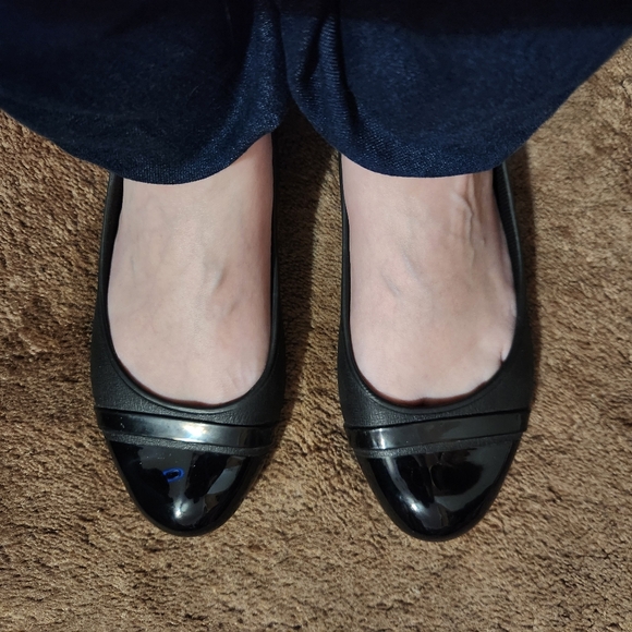 Crocs Black Ballet Flats - Women's 6 - Picture 2 of 8